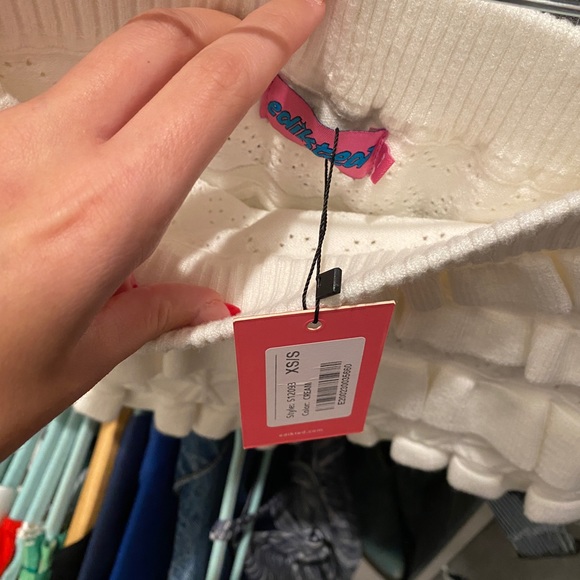 Edikted Ruffle Shorts - Picture 2 of 2